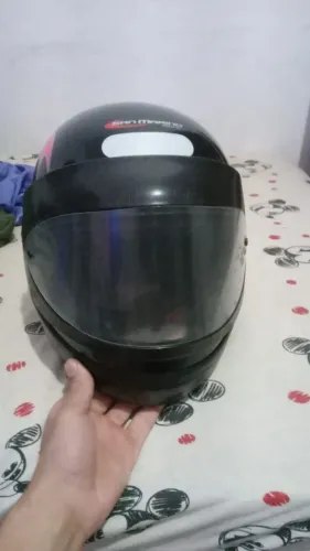Capacete nunca usado novo sem marca de uso oportunidade única pra sair rápido