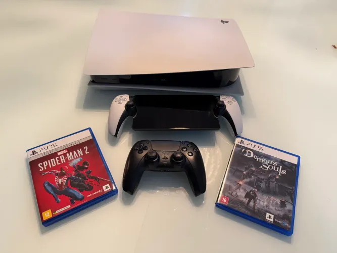 PlayStation 5 PSPortal e dois jogos