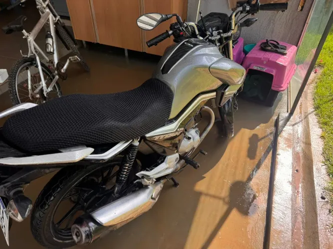 Moto semi nova