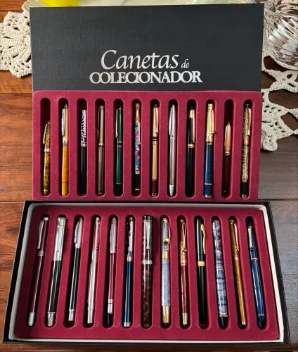 Caixa com 24 canetas de colecionador nunca usadas marca Salvat 2ª caixa