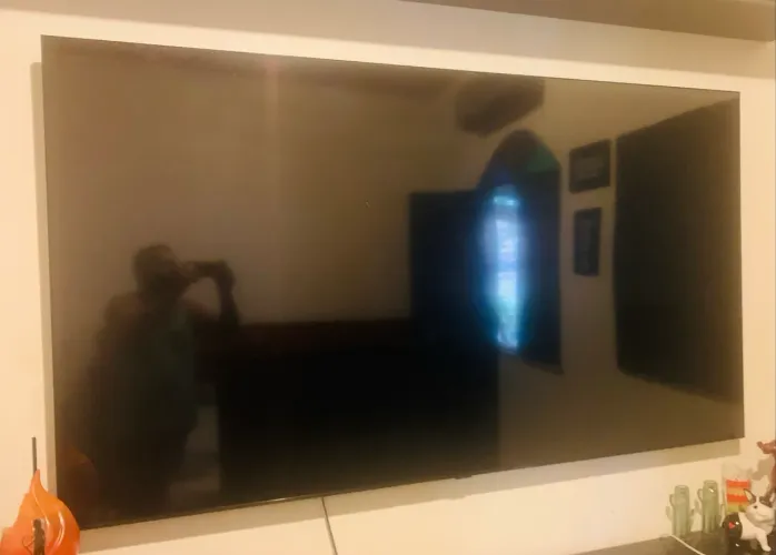 Tv grande 82 polegadas tu 8000 da Samsung com defeito no display