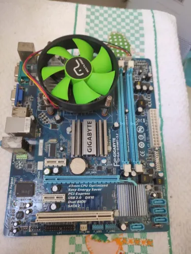 Placa mãe GA-G41MT-S2 + Processador e Cooler
