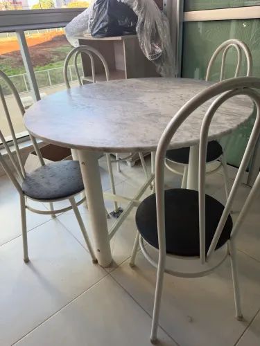 MESA 4 CADEIRAS