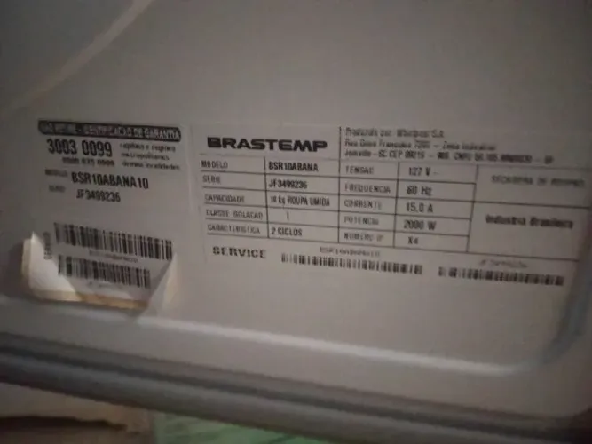 secadora de roupas da marca Brastemp.