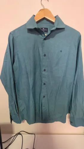 KIT - Duas camisas sociais tamanho P