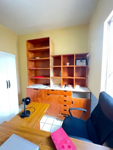 Estante com mesa