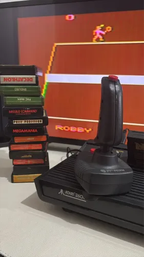 Atari 2600 + 15 cartuchos 