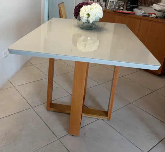 Mesa madeira e vidro