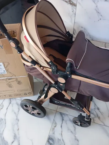 Vende-se um carrinho de bebê bem conservado 