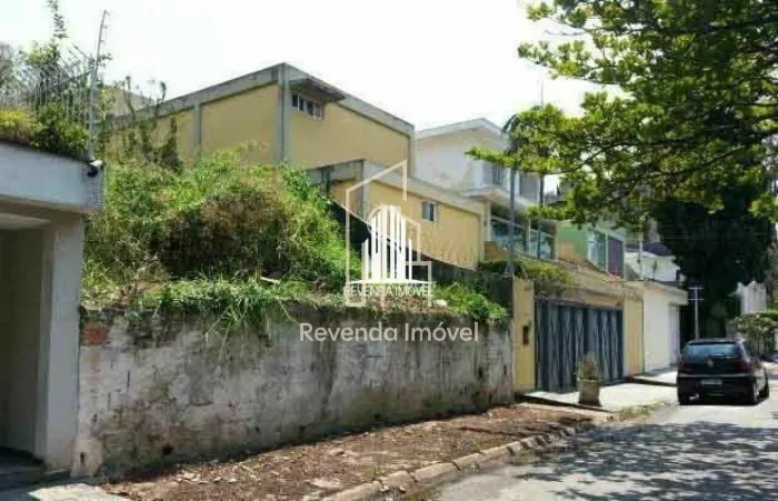 TERRENO COM A 350,00M² NA REGIÃO DO JARDIM LEONOR NO MORUMBI SÃO PAULO CAPITAL .