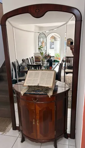 Cristaleira Antiga de Madeira Com Espelho