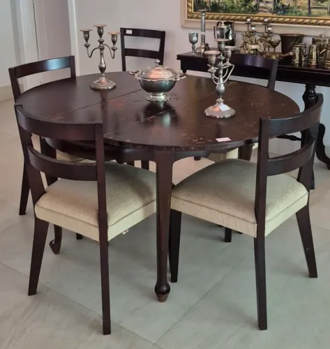 Mesa com 4 cadeiras