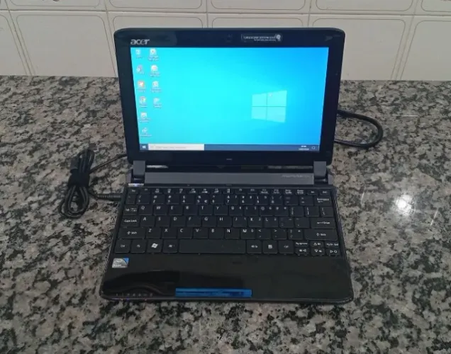 Netbook Acer - 2GB - 120GB - Tela 10"
