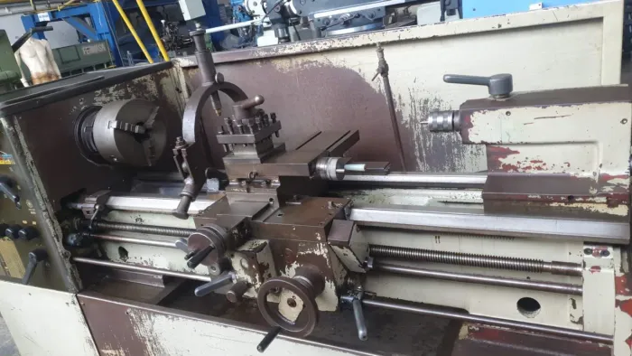 Torno mecânico 1000 mm entre pontas