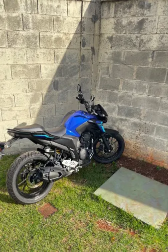 Vende-se fz250 poucos km rodados 21 mil a vista
