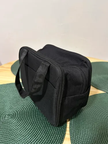 Lancheira/bolsa térmica com duas divisões