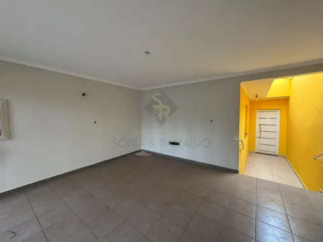 Casa para locação e venda com 03 dormitórios, sendo 02 suítes, no bairro Santa Cruz do Jos