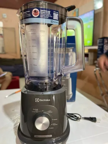 Vendo Liquidificador Eletrolux 1500W novo na caixa com NF