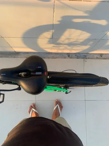 Bike aro 29 com apenas 6 meses de uso e com sela extra e paralamas