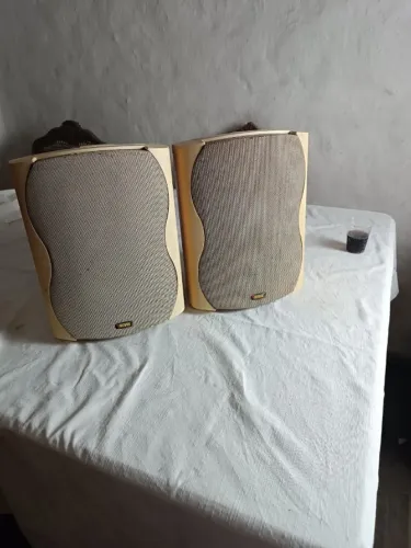 Conjunto de caixas de som