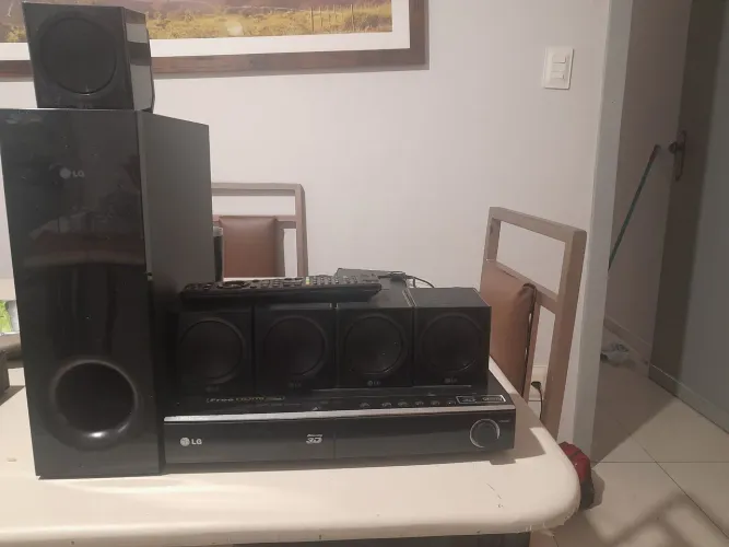 Home Theater LG Blu-ray 3D com 5 Caixas + Subwoofer