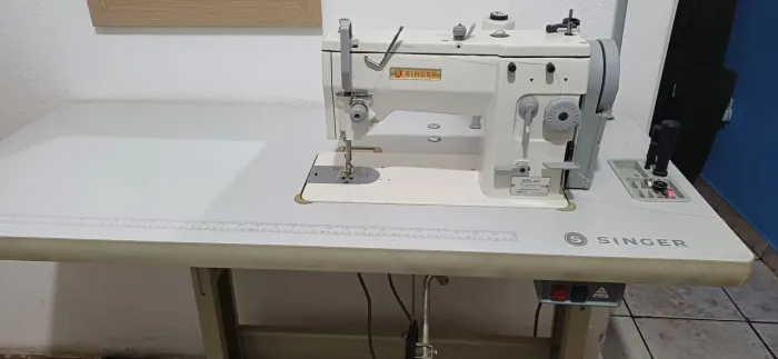 Máquina de Costura Singer 20U -609 - Zigzag - Costura reta - Lubrificação Automática