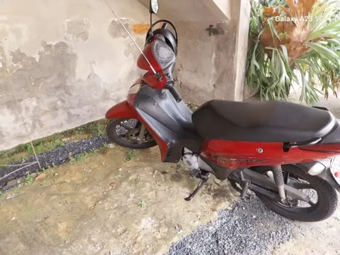 Vendo Biz vermelha 125- 2012