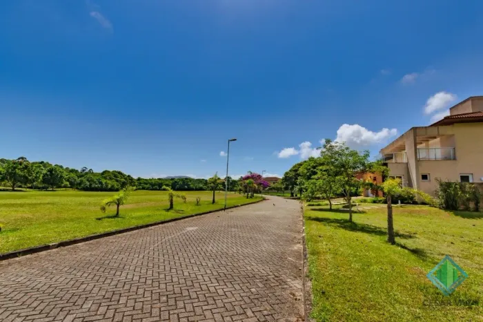 Terreno em condomínio fechado a venda no Costão Golf Ville.