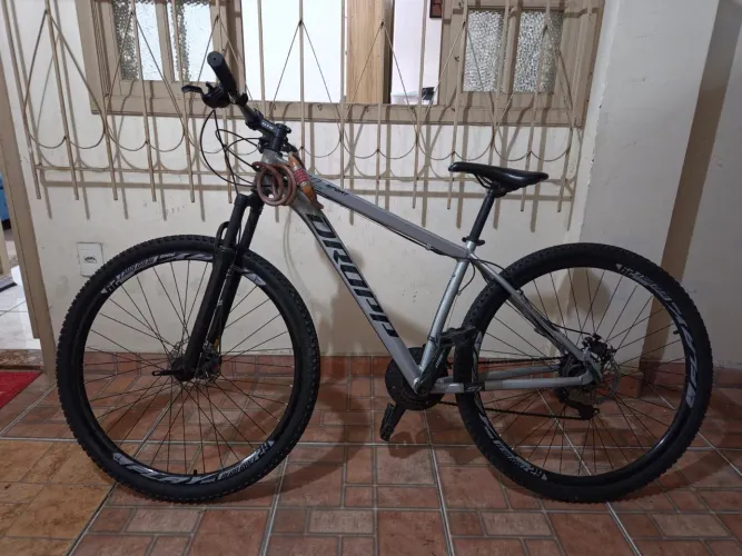 Bike semi-nova (aro 29)