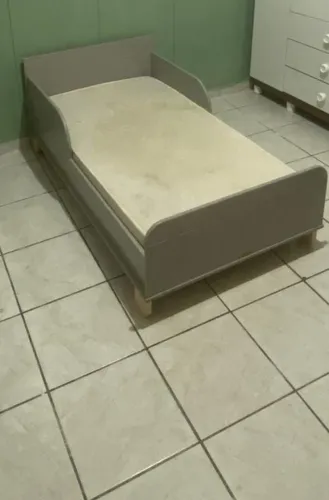 Cama montessoriana com colchão