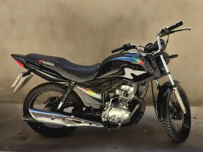 Moto muito bem cuidada e revisada, pronta para uso.