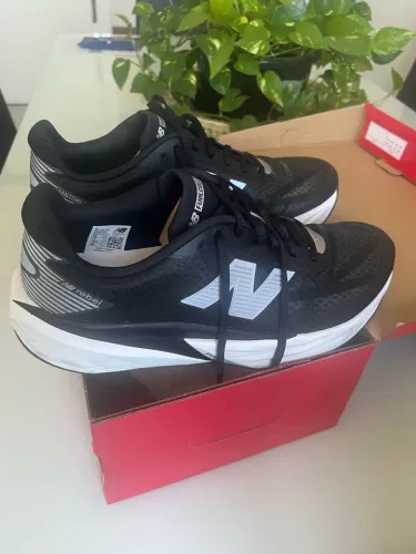 Tênis New Balance Rebel Fuelcell