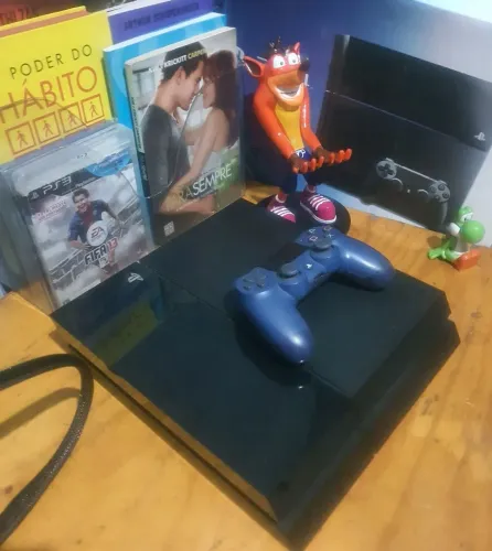 PS4 Fat em excelente estado de conservação 