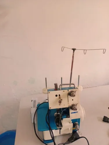 Maquina de costura Overlock