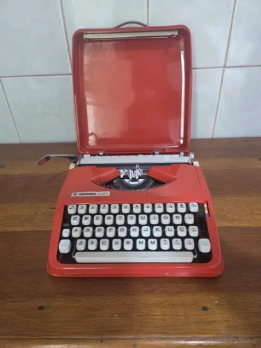 Máquina de escrever portátil, Hermes Baby.