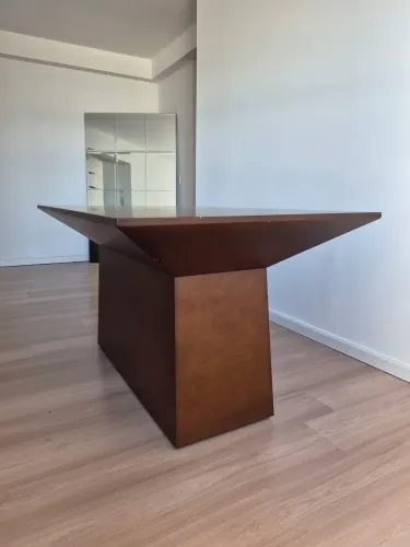 Mesa de Madeira Maciça - Design Moderno e Elegante