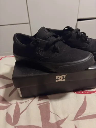 Tênis dc shoes preto básico