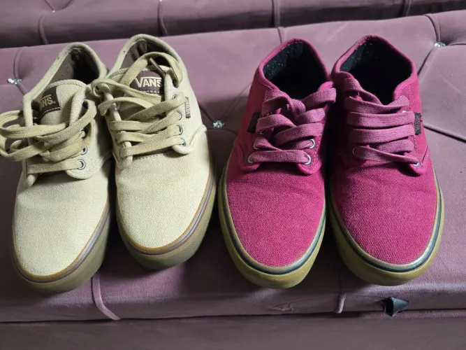 Tênis Vans Original, os dois pares pelo valor do anúncio.