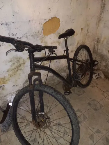 Bicicleta freio a disco pra vende rápido só falta um dono 