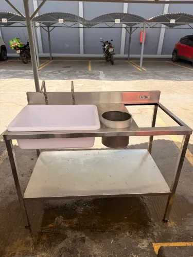 Mesa de empanamento de frango
