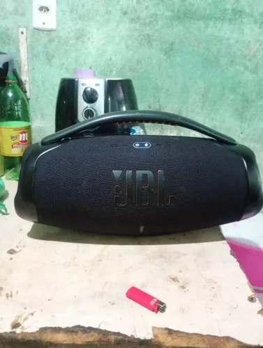 Vende - se uma caixa JBL boombox 3