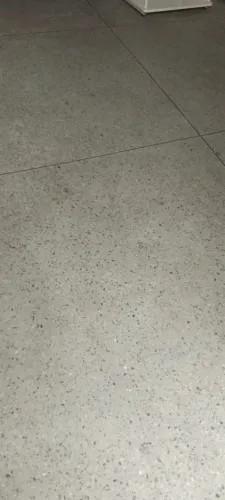 Piso de granitina