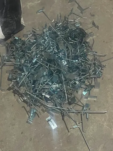 Ganchos para painel canaletado. 288 unidades retirada no Barreiro