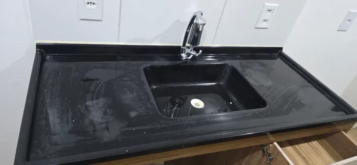 Pia sintética e torneira filtro de Cozinha 1,20m preta com gabinete