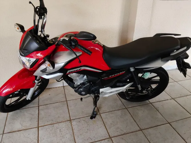 Vende se moto cg 160 Titan em excelente estado de conservação. Tratar: *