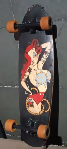 Vendo Longboard personalizado - 81cm X 22,7cm