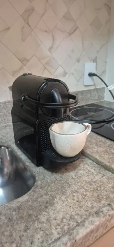 Cafeteira Nespresso Inissia D40 preta, 127V