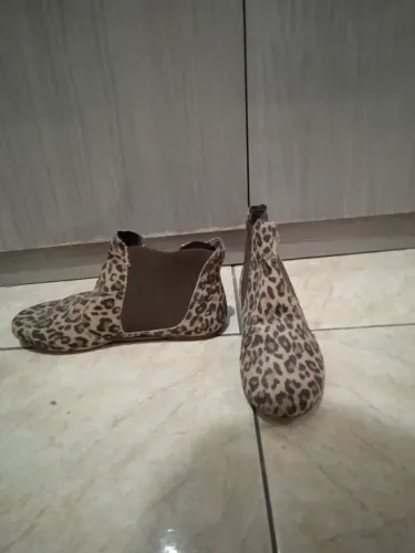 Bota cano curto de oncinha