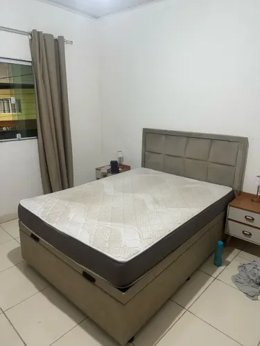 CAMA DE CASAL BAÚ COM CABECEIRA.