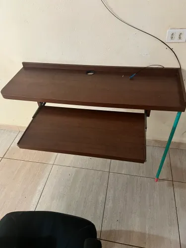Mesa de computador em MDF
